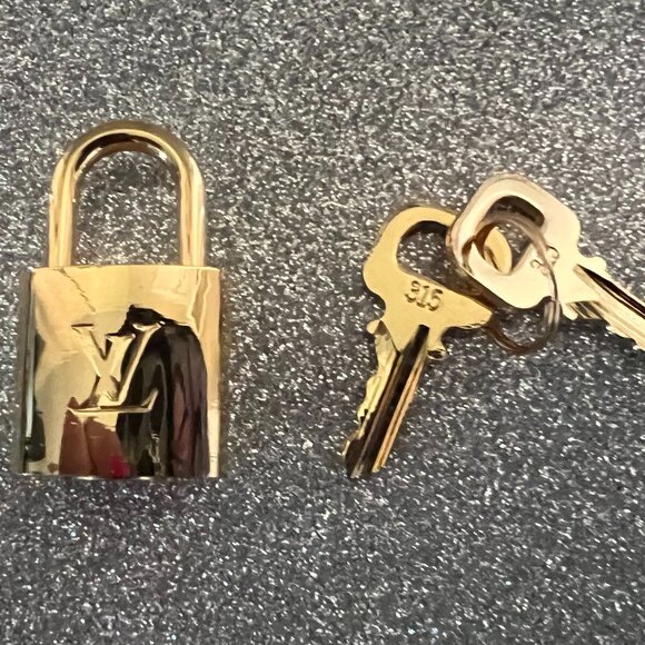 Louis Vuitton PadLock shinny Gold Lock &2 Key Brass Authentic Number 315 - Picture 3 of 8